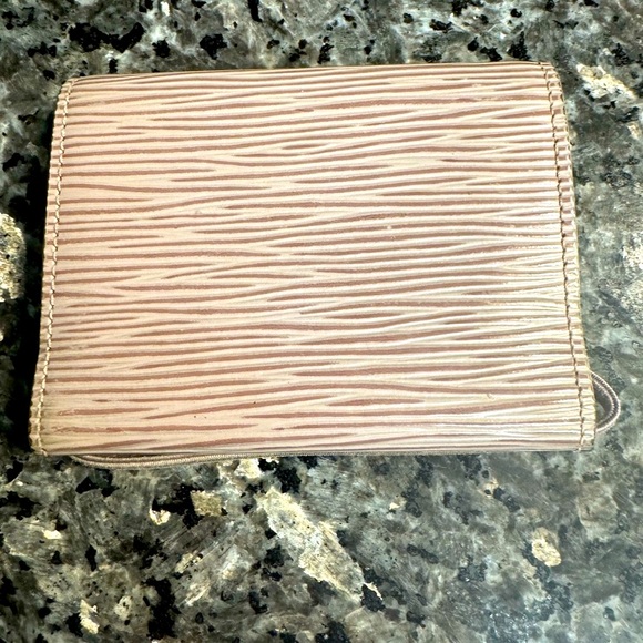 RARE Louis Vuitton Epi Lavender Color Wallet - Picture 2 of 9